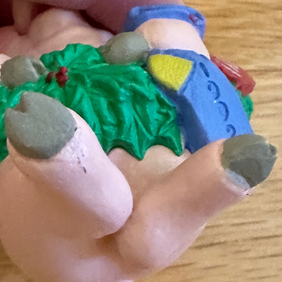 Hallmark 1992 Deck the Hogs with Boughs of Holly Ornament - Picture 8 of 16